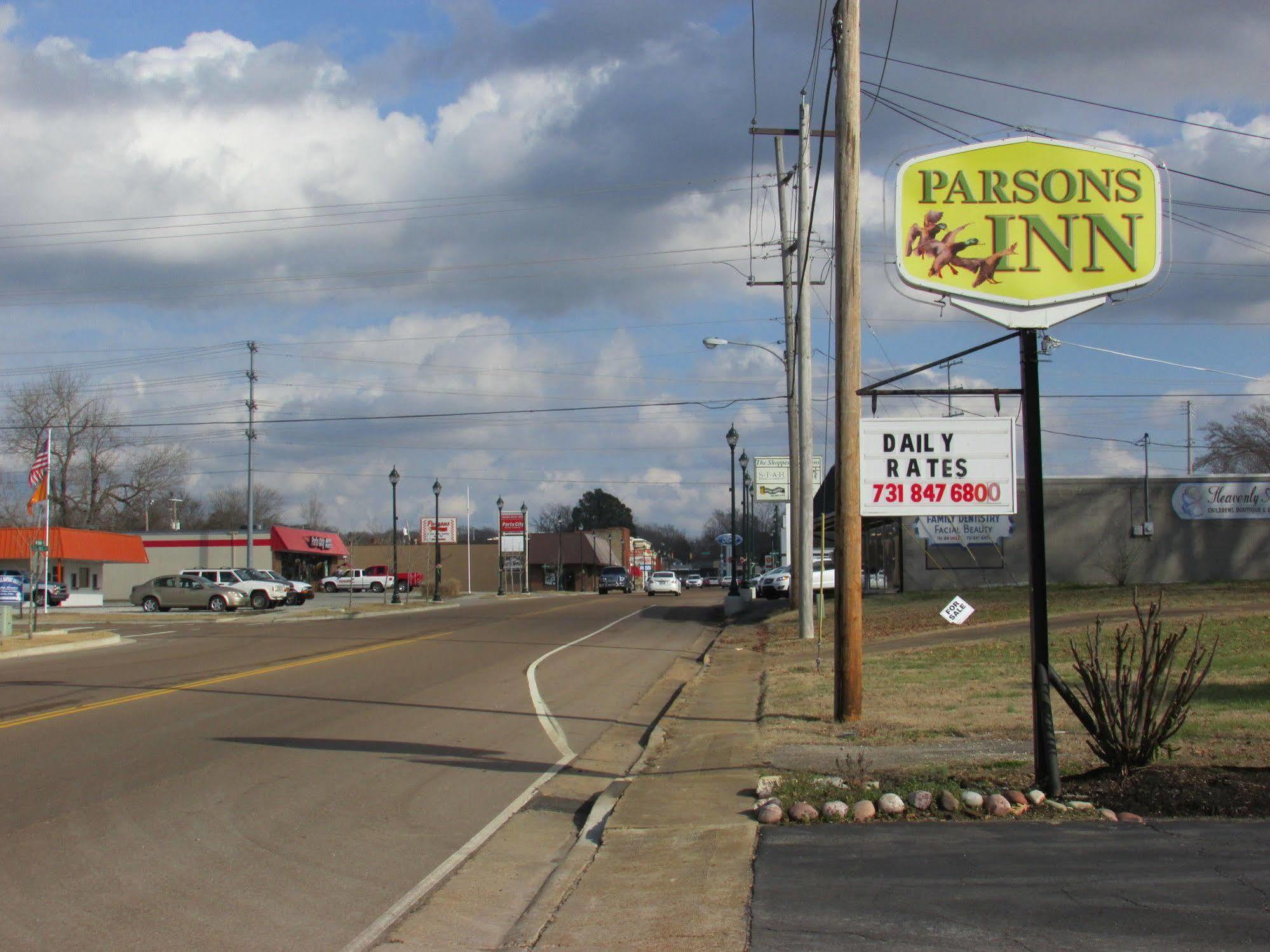 Parsons Inn Downtown Parsons,Tn Exterior photo